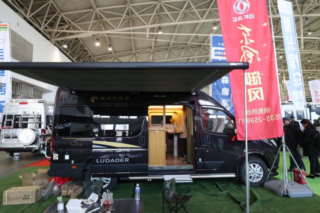 11.23杭州房车展鲁道尔御风B型房车,智能化电动上下床更实用179847d11ffe4a95bd9795a60cc39016
