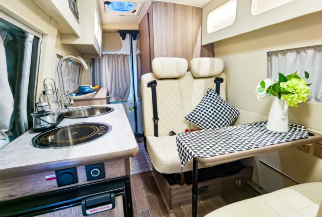 继续上新，拓锐斯特三款B型房车，属于你的青春星球！图片