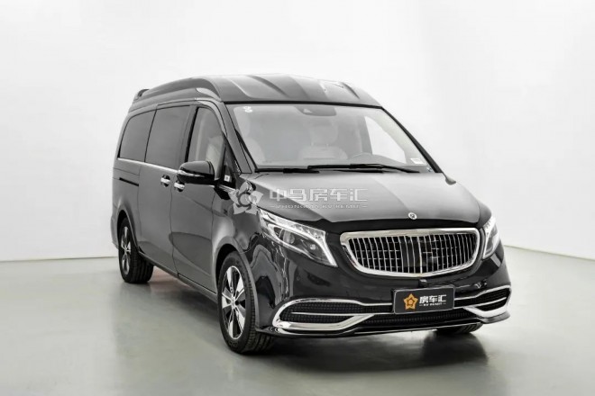 2022款奔驰V260L高顶长轴全隔断七座商务车，气场强大，王者霸气归来