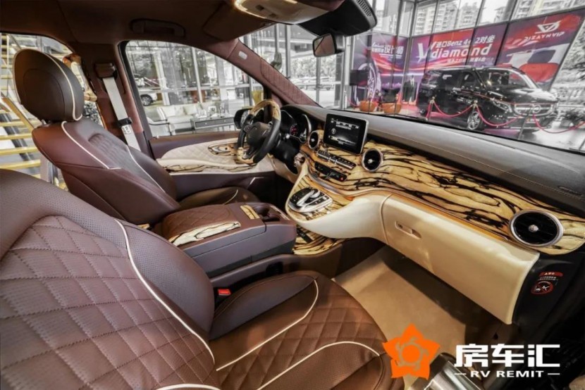 实拍奔驰商务车V260L新款七座，明星保姆/企业接待首选！6.jpg