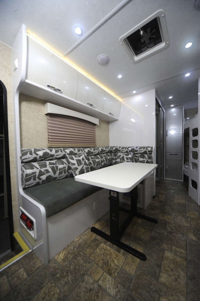 戴德隆翠C19拖挂式营地房车 17万元 _DSC8558