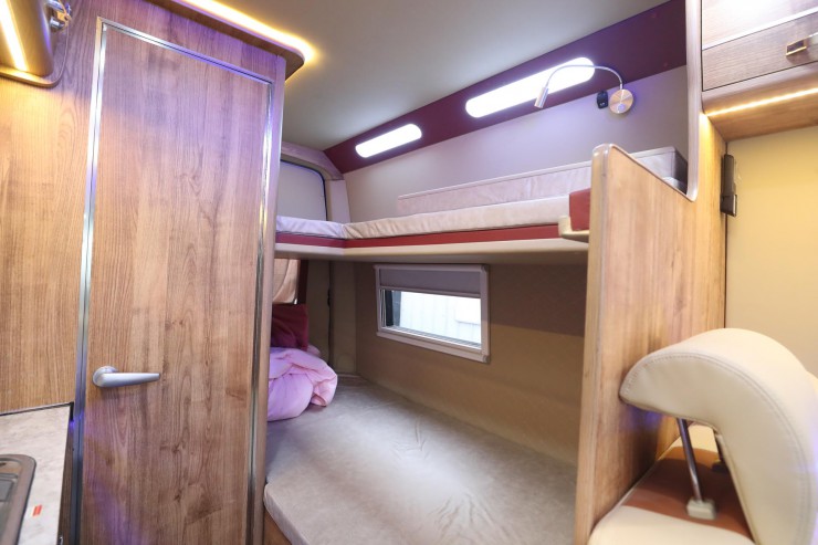 【4•12洛阳房车展】顺之旅房车携亲民大通自动挡长轴高顶B型房车亮相展会0