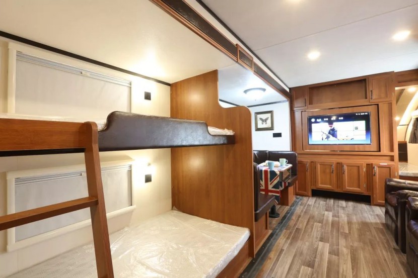 宇通房车：8米美式拖挂来了！你想要的尊贵舒适感，我全都有~