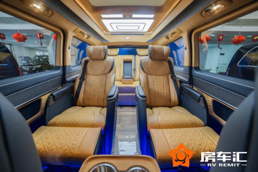全新奔驰V-Class商务车牛年开局，提供专属你的五星级体验！7.jpg