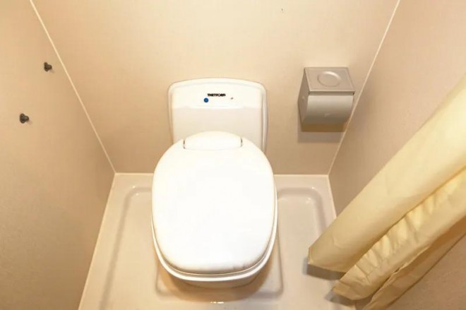 宇通T510上路拖挂(前横床布局)房车1196fcc85d6c40eebb382da7db7b5a7a