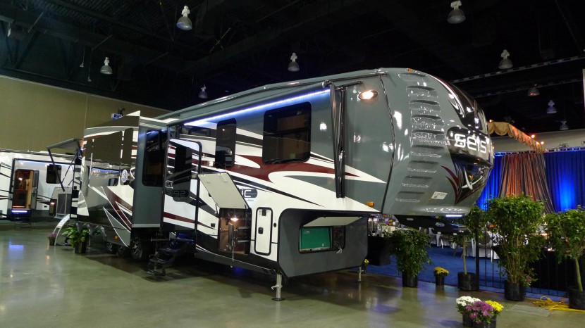 杰克房车高级搬家工杰克3902seismicjayco房车