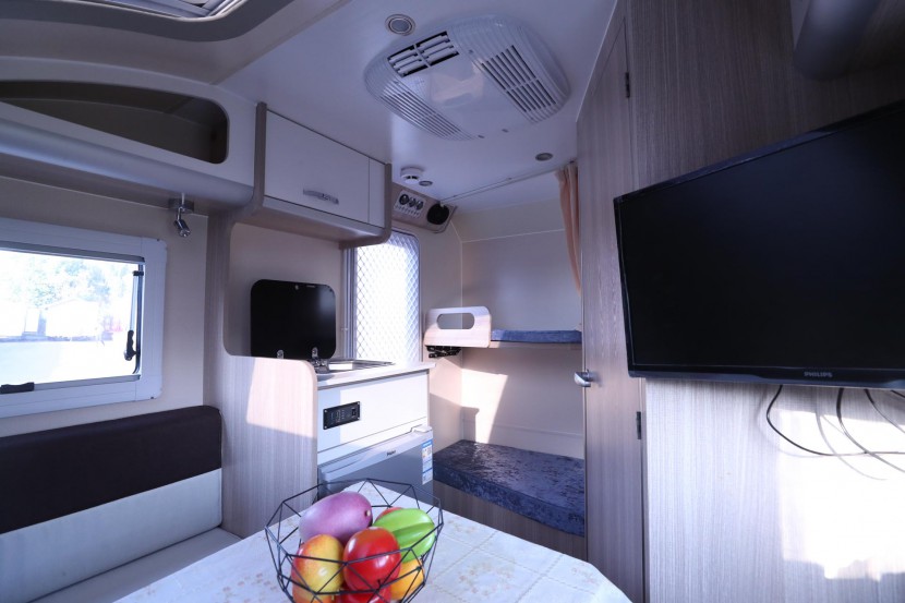 实用主义——飞神9011拖挂式房车（详拍） WLH_6827