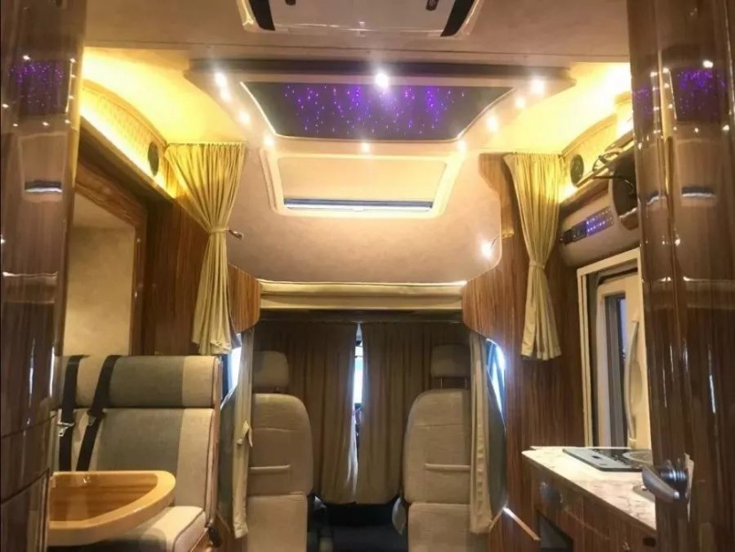 【4•12洛阳房车展】雅升房车倾情独有专利打造2019款依维柯双拓展房车全新亮相展会