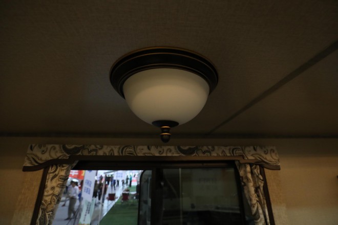 新星房车 美式单拓展露营地拖挂房车 24.8万元 WLH_5959
