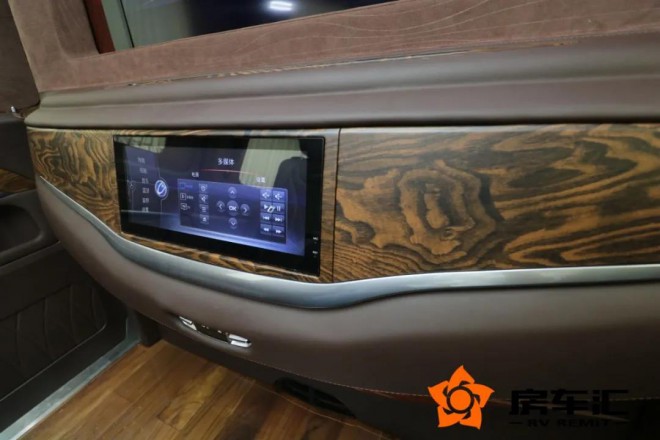 全新奔驰七座九速商务车，高顶全隔，标配空气悬挂！8.jpg