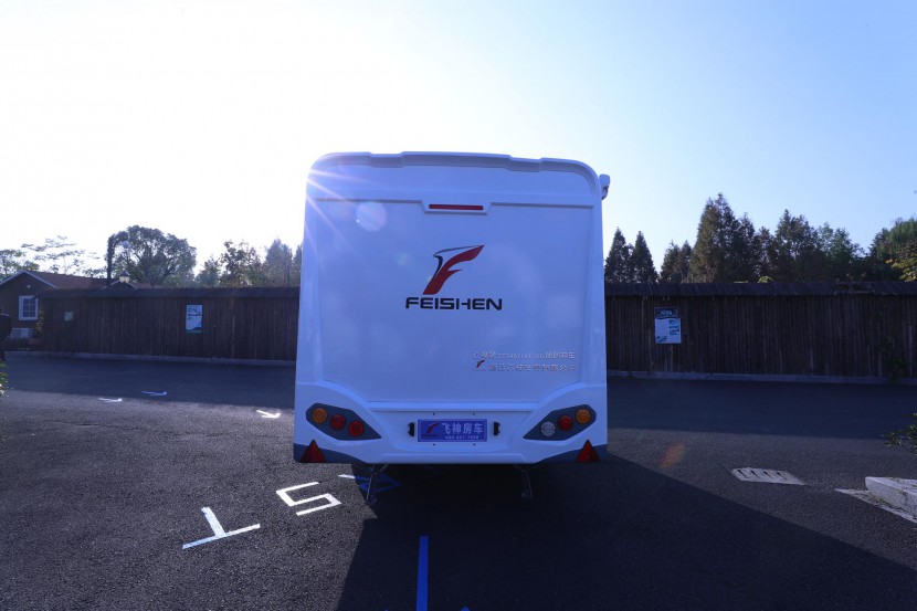 实用主义——飞神9011拖挂式房车（详拍） WLH_6802