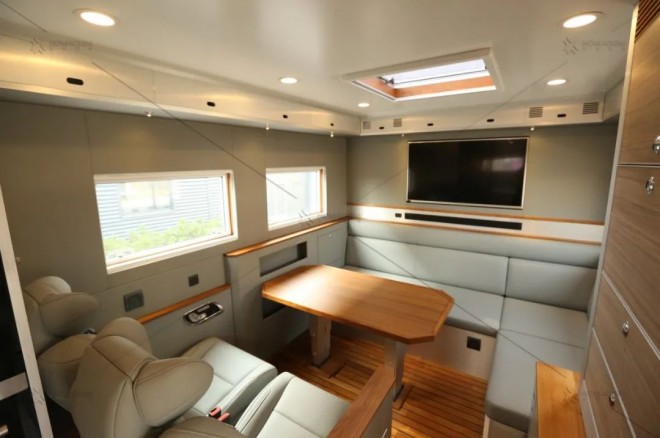 时代的领航者---诺马迪森“领航者M”越野房车图片