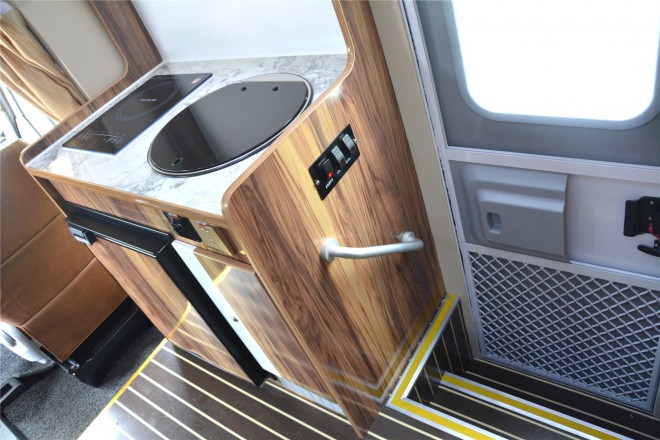 拓锐斯特依维柯C型菁英版 48.8万起 DSC_0180