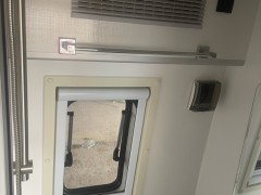 卫航房车 2021款V590 横床版