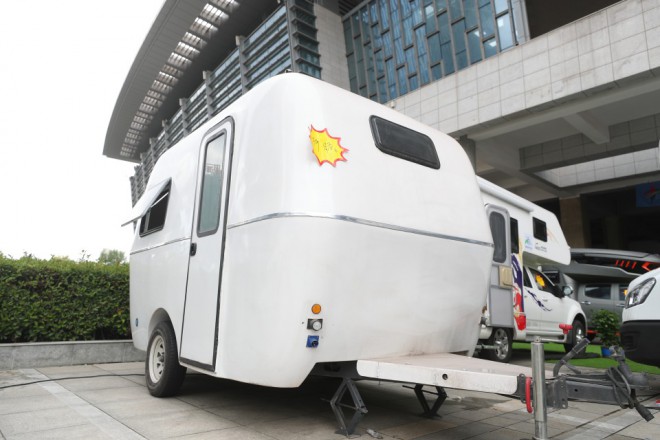 11.23杭州房车展双景房车再推出多款经济实惠可上牌拖挂、B型、C型房车给广大消费者8413c514e13745658e7852b8019a4259