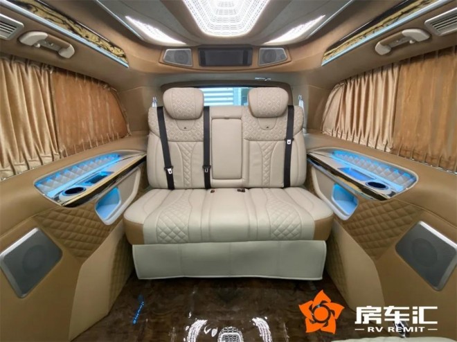 全新奔驰V级卡莫滋版，空间比床大、座椅赛沙发！13.jpg