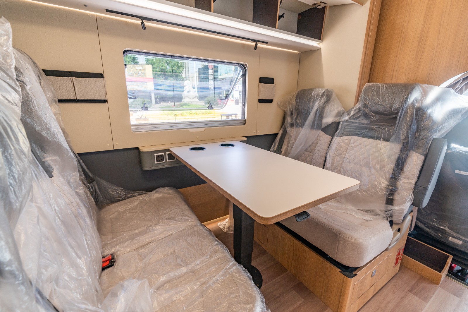 宇通C535旗舰版双拓展 依维柯欧盛6.5T 双拓 C型大额头客厅