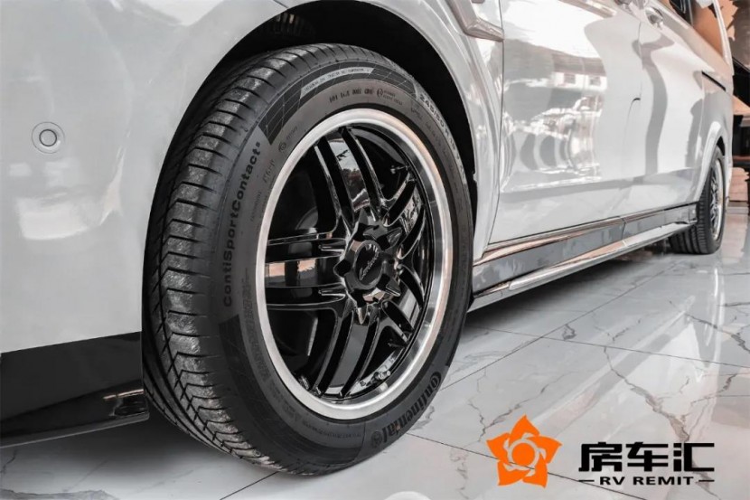 看完罗伦士LS560MX天幕版，埃尔法都要靠边站，雷克萨斯LM也不够看？7.jpg