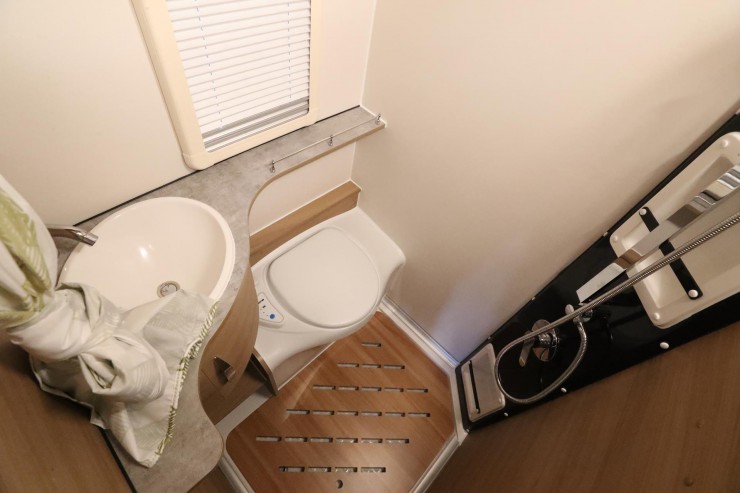 铁程依维柯经典版C型手动挡房车image055